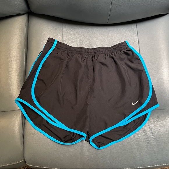 2 Pairs Nike Women's Dri-Fit Athletic/Running Shorts with Liner, Size M - Picture 8 of 16